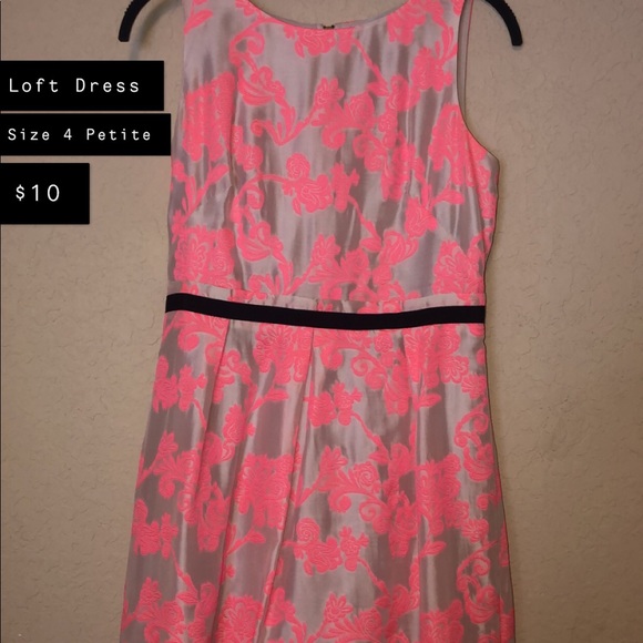 Dresses - Picture 3 of 8